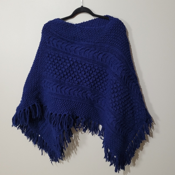 Blue vintage knitted poncho - Picture 5 of 9